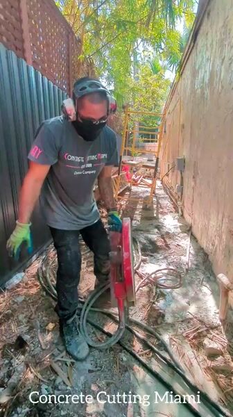 Cutting two big walls in Biscayne by the beach in Miami