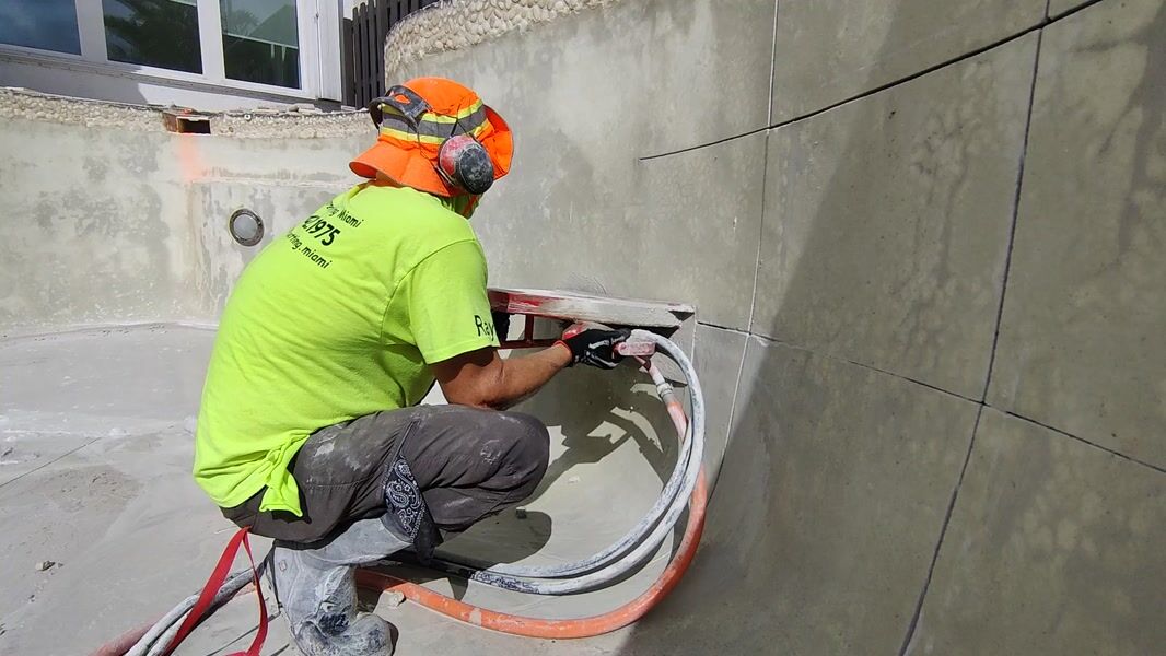 Everything Serious Contractors Need to Know About Running a Concrete Saw the Right Way